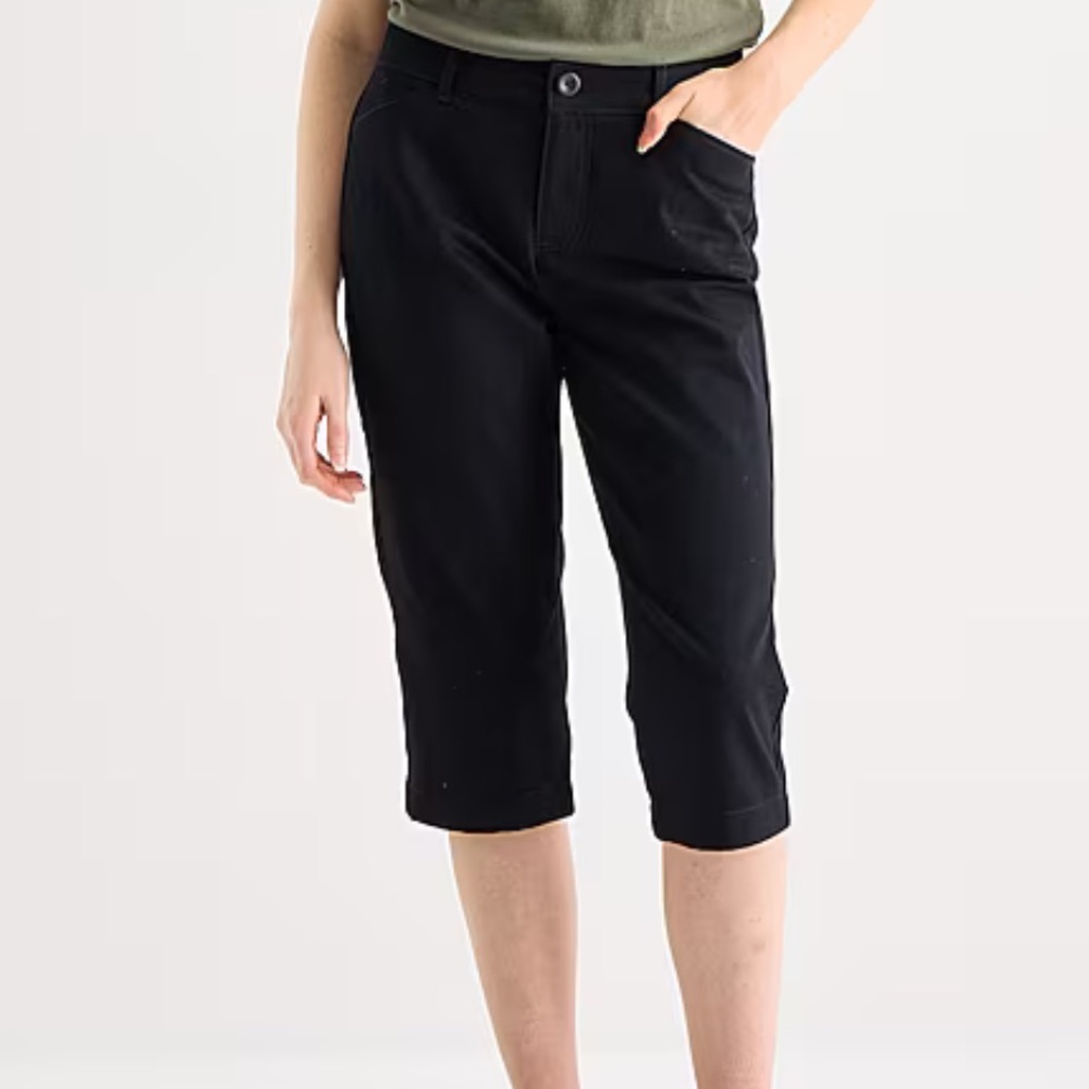 Woman’s St John’s Bay Easy fit Capris Denim Sz 8P NWT